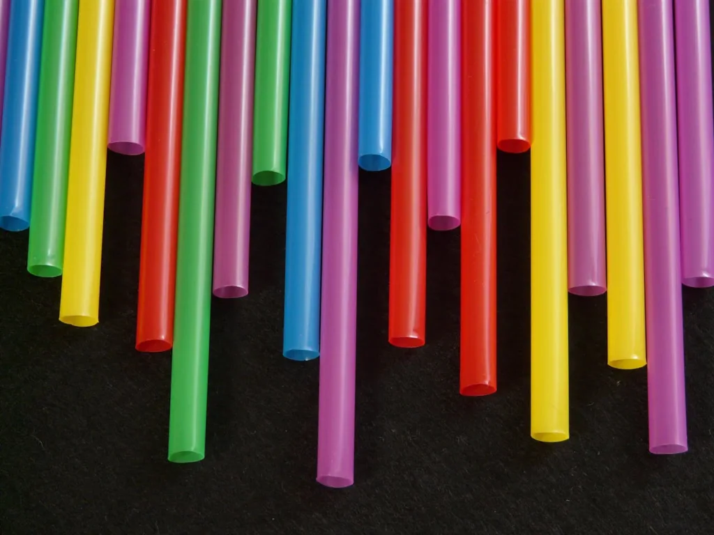 straws-tube-plastic-colorful-65612-65612.jpg